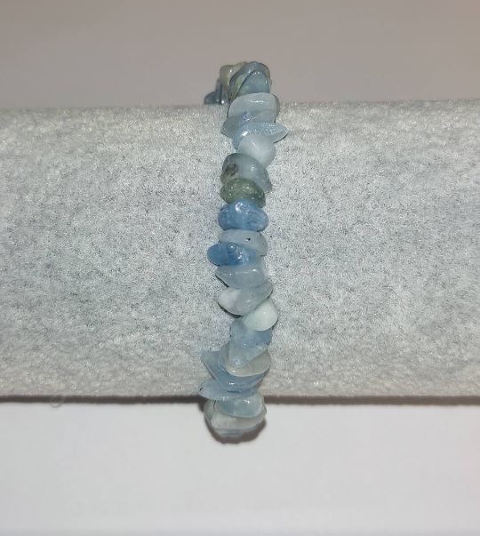 Bracelet with natural aquamarine, chip beads 6-7 mm x 3 mm, circumference 18 cm