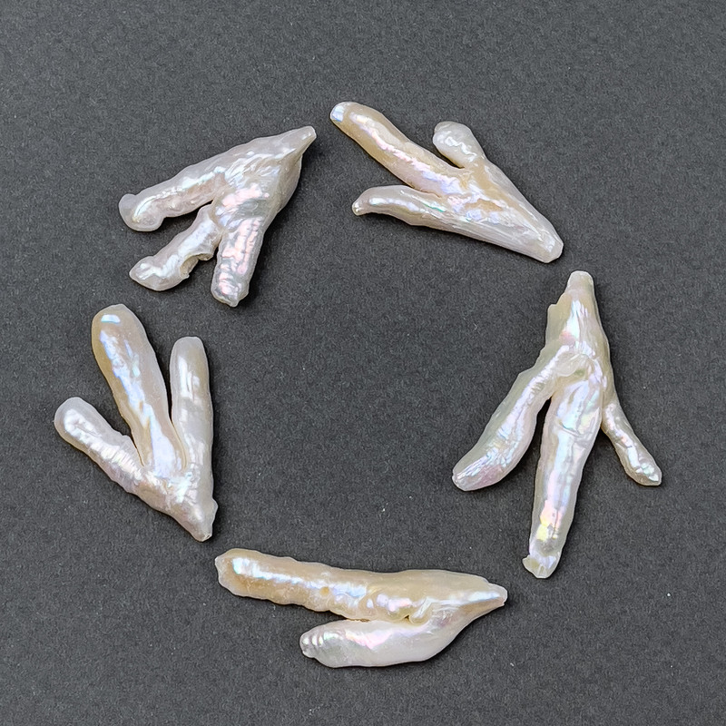 Baroque pearls with a 'Gasoline' shade, diameter 24×37 mm +/- through-hole, length 37 cm +/- (per piece)