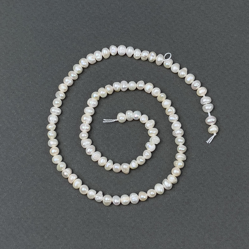Freshwater pearls with a gasoline tint on a thread, diameter 5x4 mm, length 35 cm ±