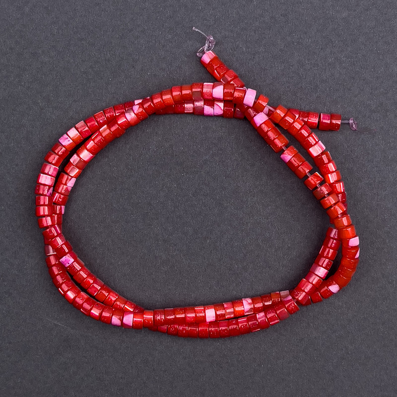Tinted red mother-of-pearl beads, disc-shaped, 4x2 mm, about 40 cm long on a beading thread
