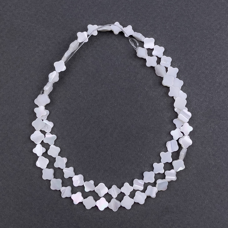 Mother-of-pearl Clover Beads, 6x2 mm, 39 cm length on thread