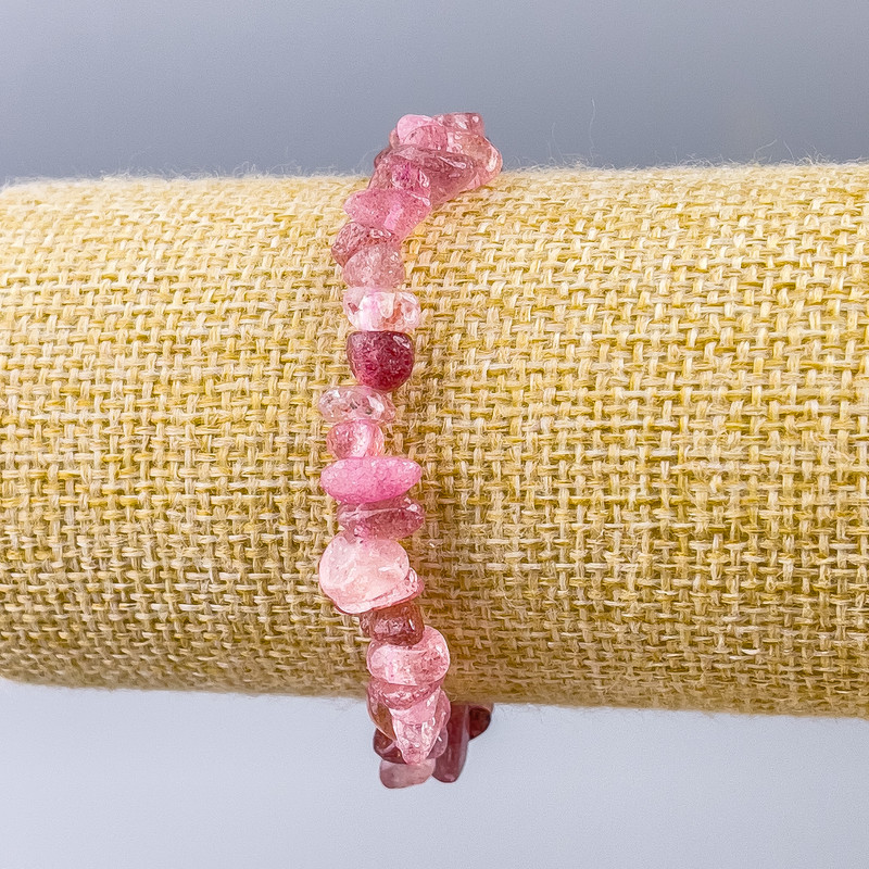 Strawberry quartz bracelet with natural stone chips, 8x3 mm diameter, length 18 cm (stretch)