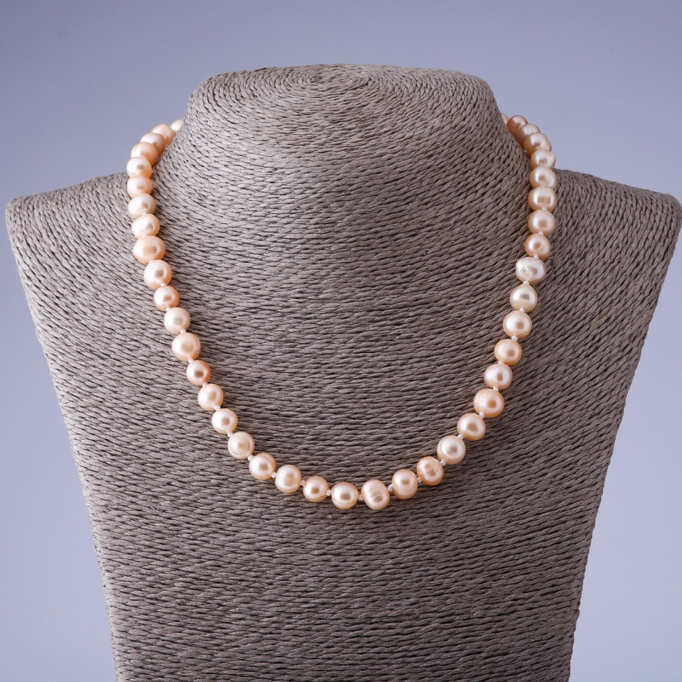 Pink freshwater pearl necklace, length 45 cm, diameter 8 mm