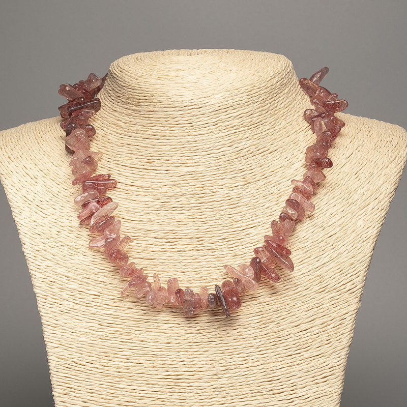 Necklace with natural Strawberry Quartz chip 'Needle', diameter 15x4 mm, length 48 cm +