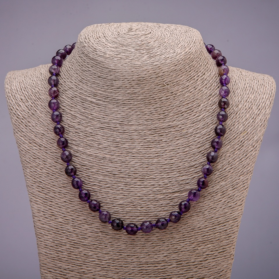 Faceted amethyst bead necklace, bead diameter 8 mm (±), length 48 cm