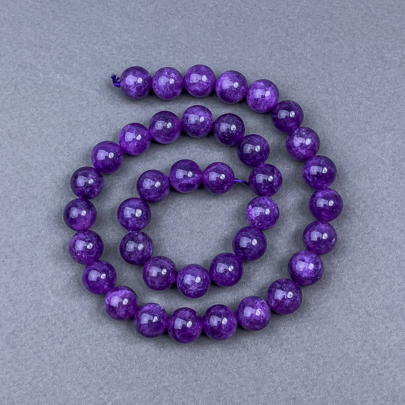 Sugilite Beads Smooth Sphere, diameter 10.5 mm ± on a thread, length 39 cm+