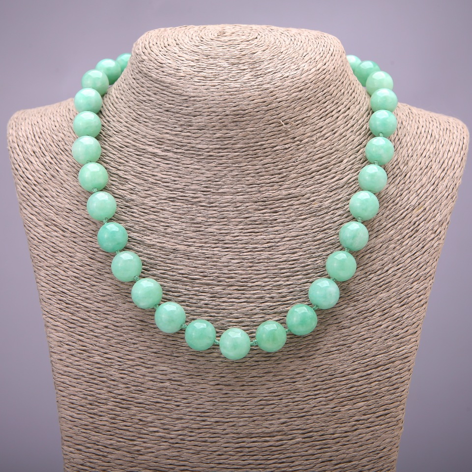 Bead Necklace of Natural Burmese Jadeite, smooth beads, diameter 12 mm (±), length 45 cm