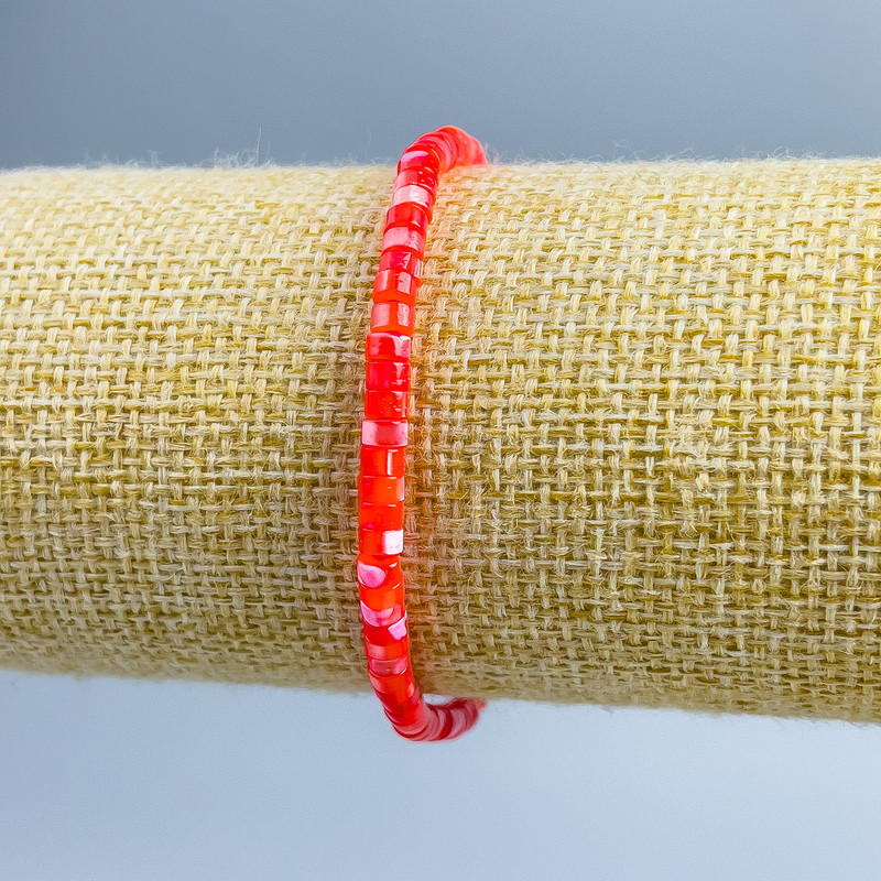Bracelet with Red-Dyed Mother-of-Pearl Discs, Diameter 4×2 mm, Length 18 cm (Stretch)