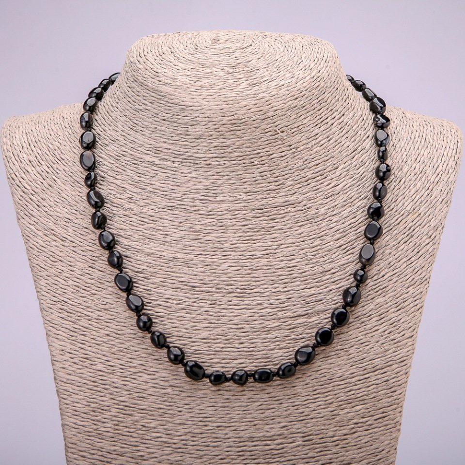 Beaded necklace of natural agate, faceted, bead diameter 7×9 mm, length 48 cm