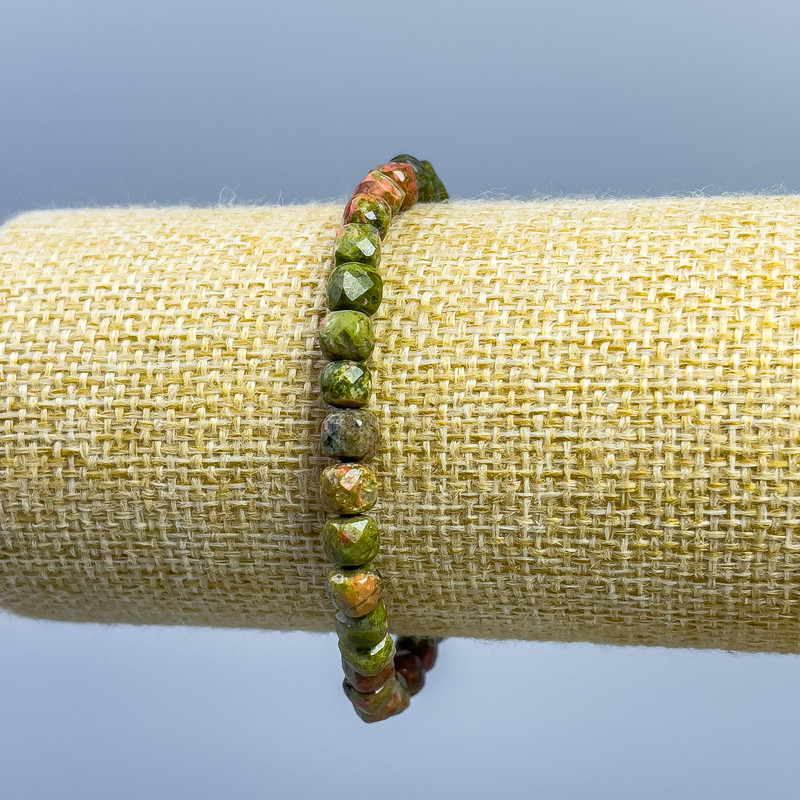 Браслет Яшма Унакіт натуральний камінь гранований кубик, діаметр 5, 5х5, 5мм+-, довжина 18см (стрейч)