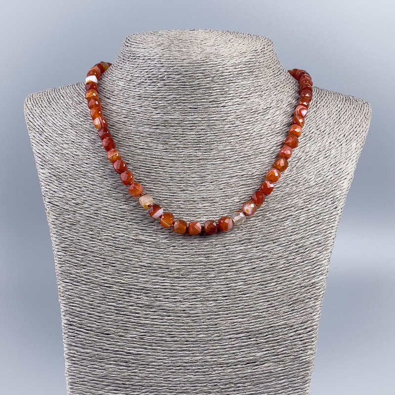 Necklace of natural Sardonyx stone, faceted cube beads, diameter 7 mm, length 48 cm