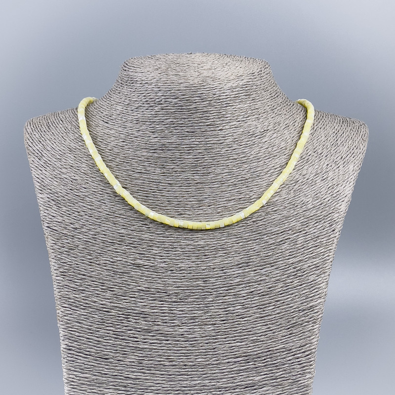 Natural Mother-of-Pearl Choker Necklace, tinted Light Lemon, smooth rondelles, 4x2 mm diameter, length 48 cm