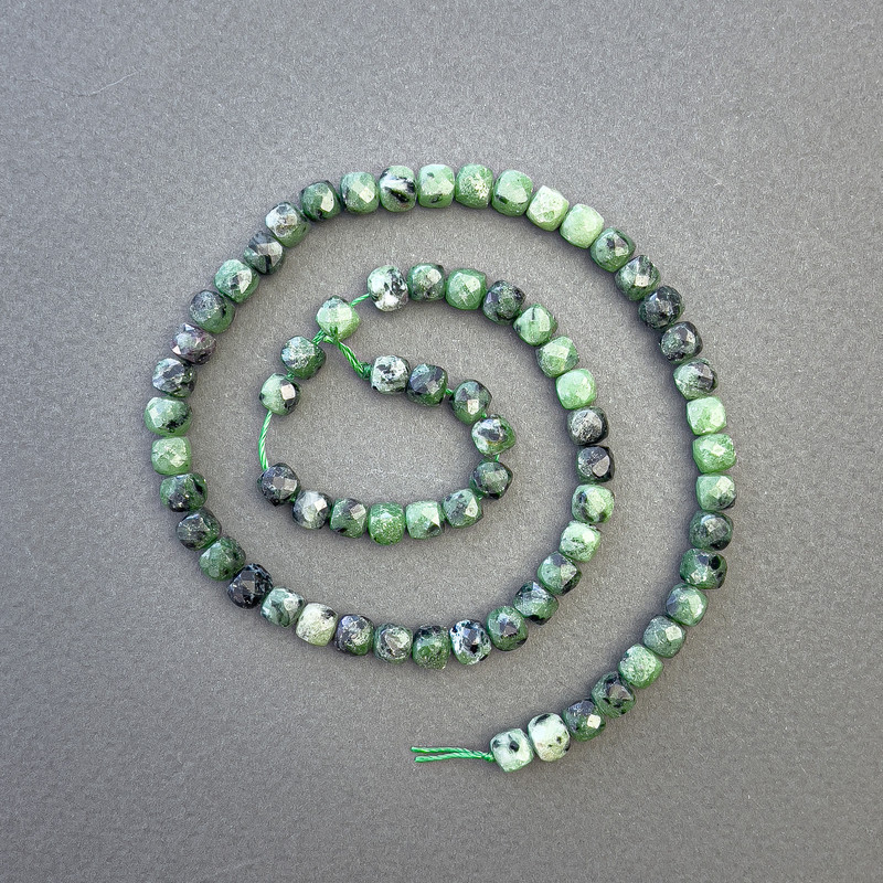 Zoisite Beads, Natural Stone, Faceted Cubes, 5x5 mm Diameter, 38 cm Length on a String