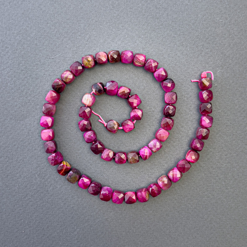 Beads Raspberry Tiger Eye, tinted natural stone, faceted cube, 7x7 mm diameter, 39 cm length on thread