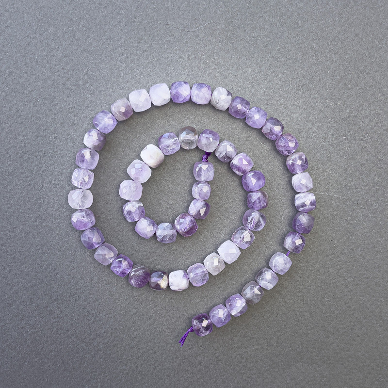 Amethyst beads, natural stone, faceted cube, diameter 7x7 mm, length 37 cm on thread