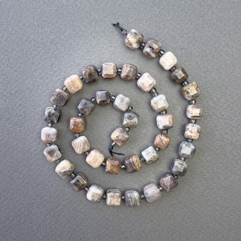 Sunstone Beads, Natural Stone, Faceted Cube, 8x8 mm diameter, approx 39 cm long on a beaded thread