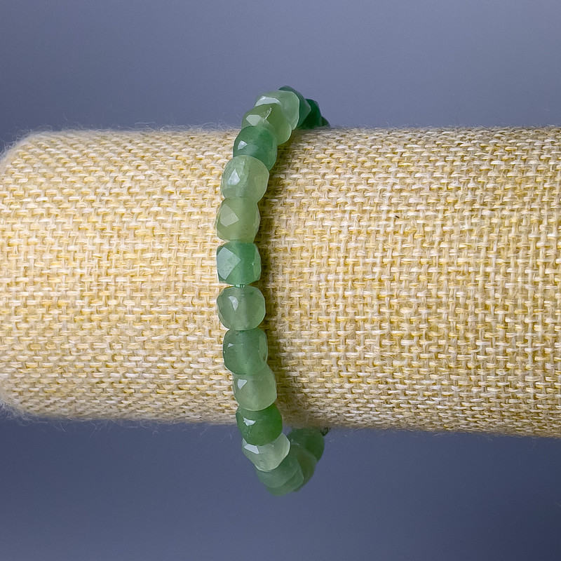 Jade bracelet with natural jade, faceted cube beads, 7 mm diameter, 18 cm length (stretch)