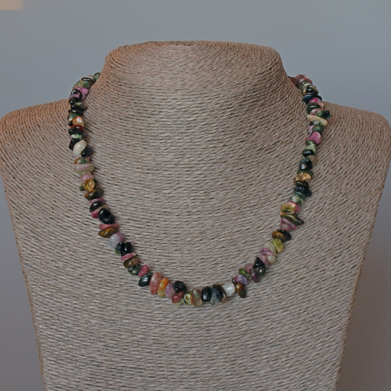 Natural tourmaline chip necklace, 10×3 mm, 47 cm long