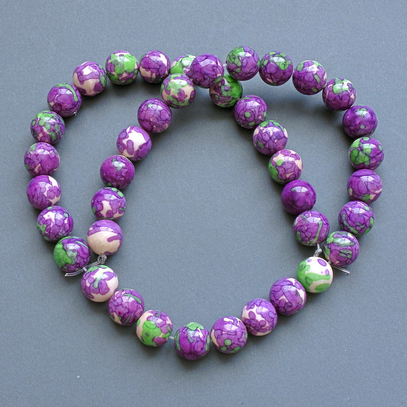 Beads 'Variscite' (synthetic acrylic) violet, white, and green smooth round beads, 10.5 mm diameter, about 40 cm long on a thread