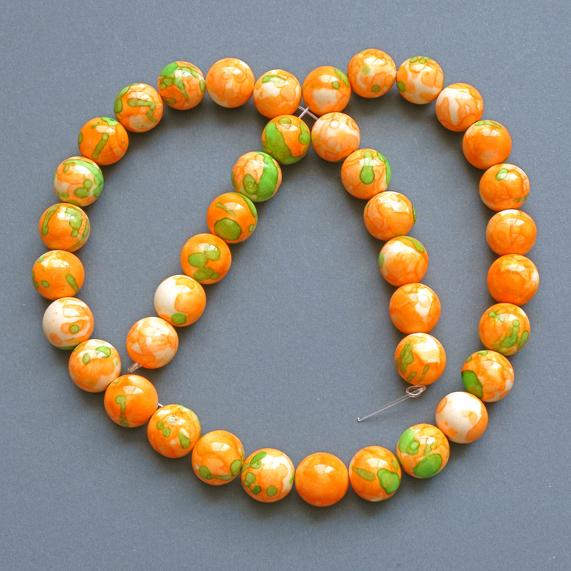 Beads 'Variscite' (synthetic acrylic) green, orange and white smooth round beads, 10 mm diameter, 39 cm long ± on thread